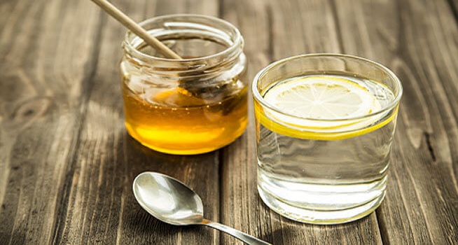تعرف على 7 فوائد لخليط "العسل مع الماء الدافئ والليمون" في الصباح