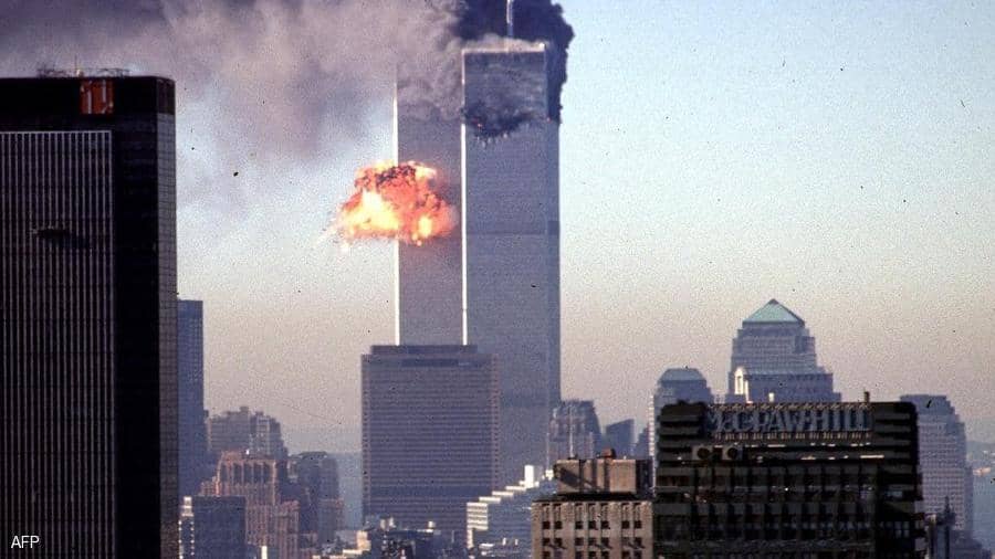 شاهد ..لحظة استهداف الإرهابيين برجي التجارة العالمي بنيويورك باستخدام الطائرات المدنية المحملة بالركاب الأبرياء قبل 20 عاماً