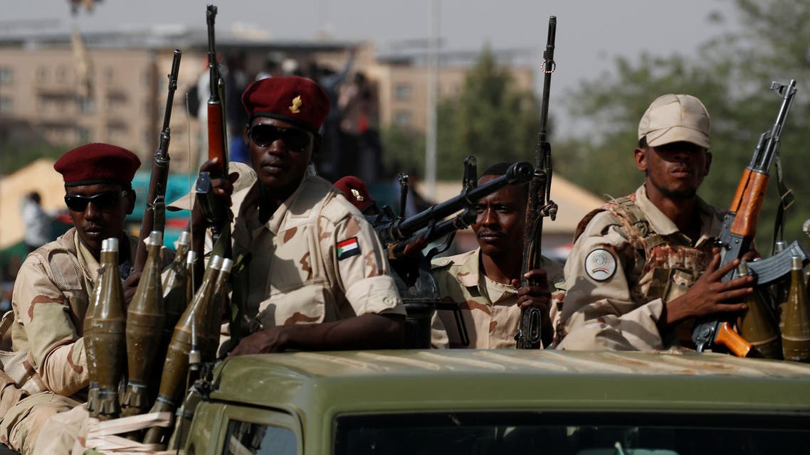 السودان .. اعتقال 40 ضابطاً لتورطهم في المحاولة الانقلابية