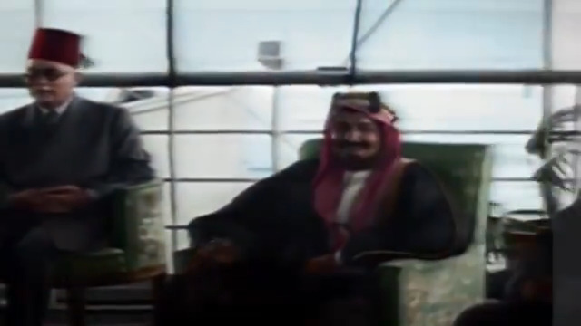 شاهد:  مقطع نادر للملك  "عبدالعزيز" أثناء زيارته إلى مصر