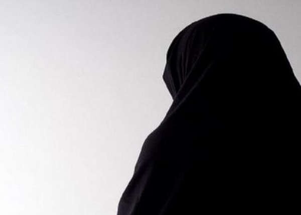 امرأة  تخون زوجها الكويتي مع 13 رجلاً .. وبعد اكتشافها حدثت المفاجأة !