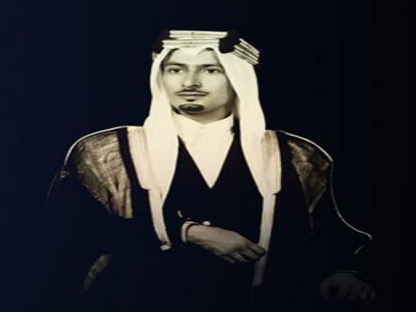 شاهد كيف رد الأمير فهد بن سعد خلال مرضه على قصيدة أرسلها له الملك فهد في بريطانيا