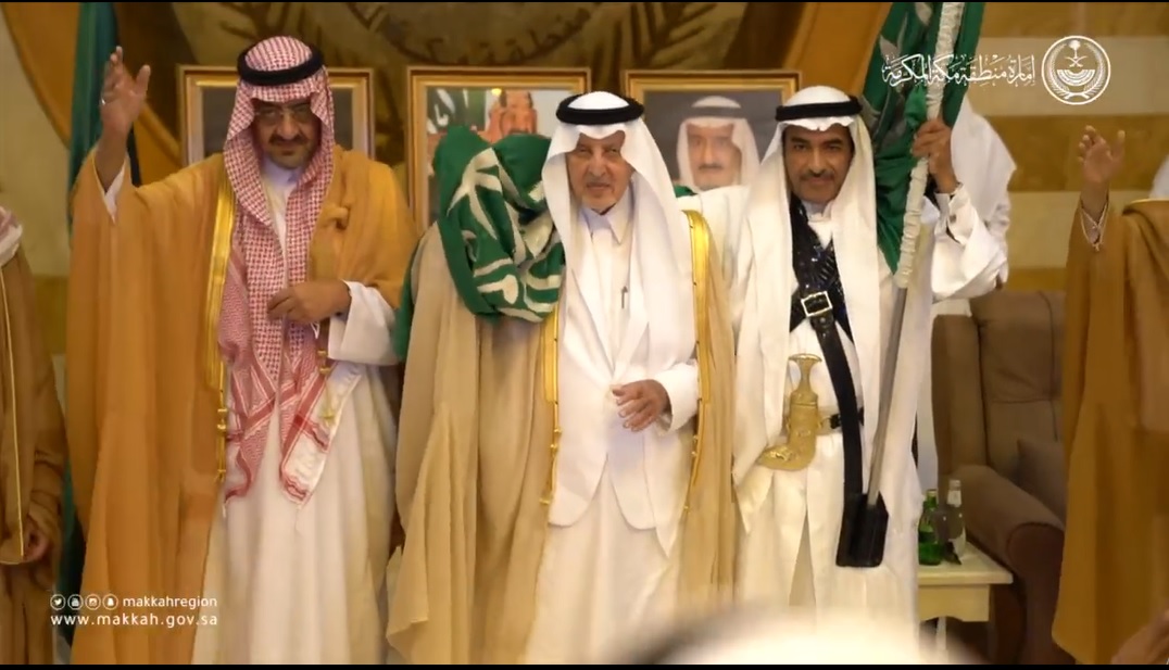 تحت بيرق سيدي.. سمعاً وطاعة ..شاهد :الأمير خالد الفيصل يشارك في "العرضة" احتفالاً باليوم الوطني 91 للمملكة