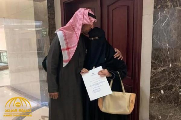 سعودية عمرها 68 عاماً تواصل دراستها بعد انقطاع دام عشرات سنوات.. وعند التحاقها بالجامعة حدثت المفاجأة!