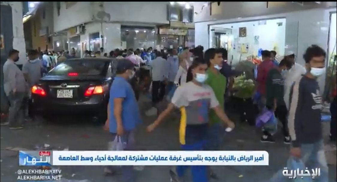 شاهد تقرير بالصوت والصورة عن مخالفات العمالة السائبة في أحياء وسط الرياض