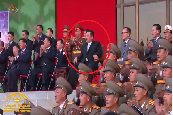عرض عسكري للفنون القتالية أمام زعيم كوريا الشمالية .. شاهد: ردة فعل كيم يونغ