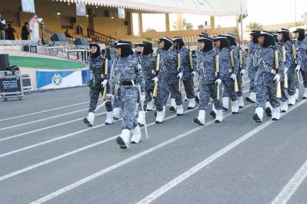 دولة خليجية تسمح "لأول مرة" للنساء بالالتحاق بالخدمة العسكرية