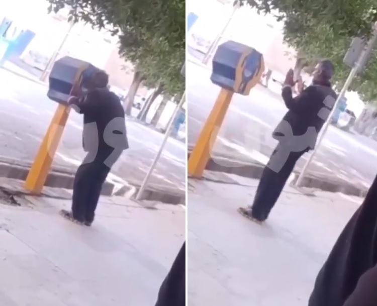 معتقدًا أنه مقام مقدس.. شاهد.. عجوز إيراني يقبل "صندوق بريد" في شارع عام