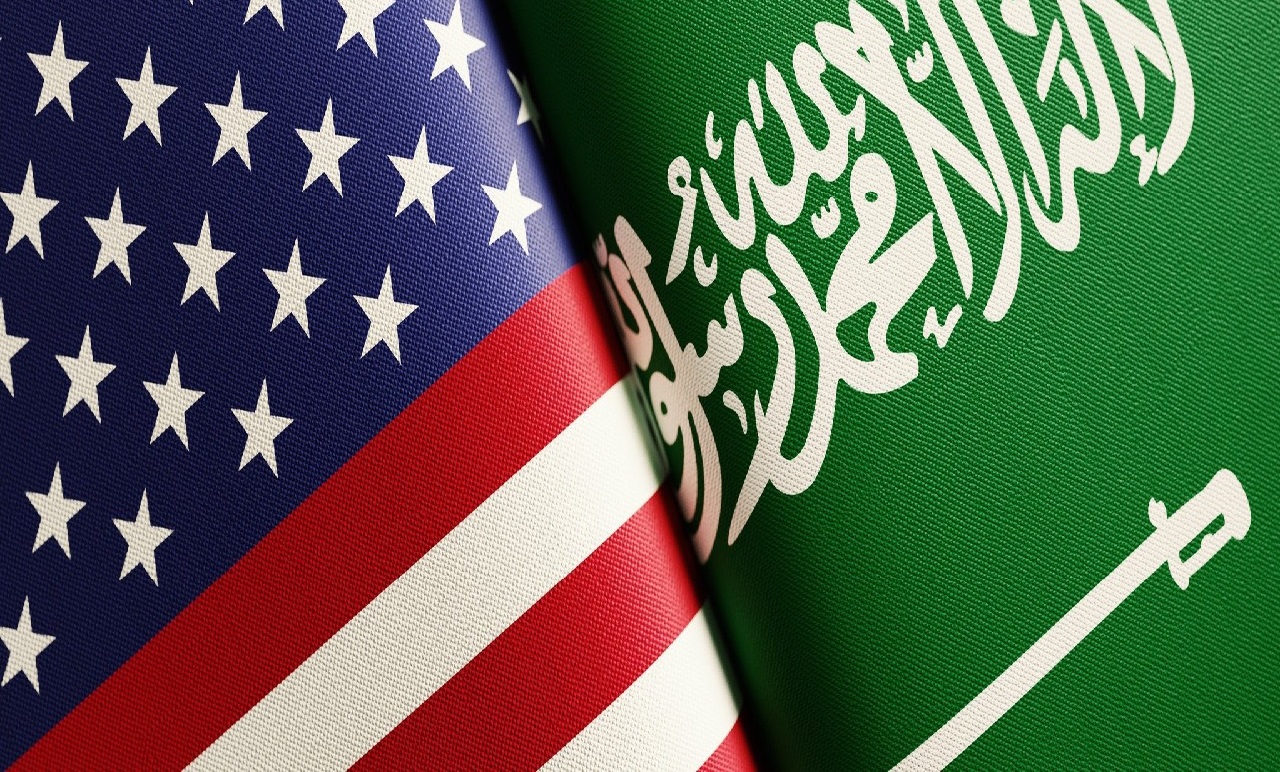 أول تعليق من السفارة الأمريكية في الرياض بشأن الهجوم الحوثي على مطار جازان