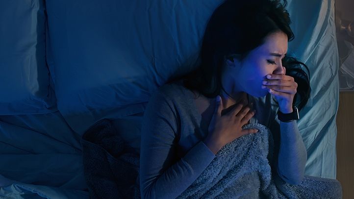 خبراء يكشفون عن سبب زيادة السعال في الليل .. و4 طرق بسيطة تساعدك على نومٍ أفضل