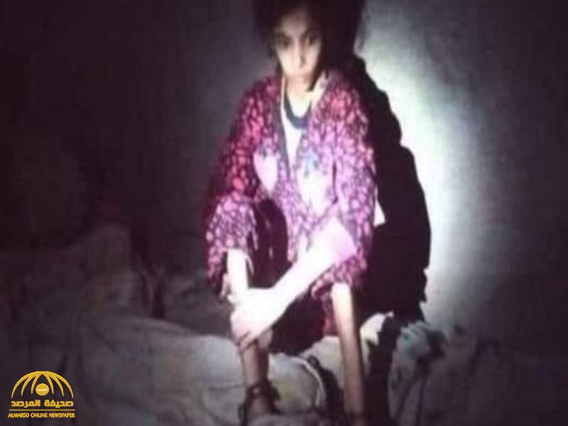 مصر: العثور على طفلة مقيدة بسلاسل حديدية داخل غرفة مهجورة لمدة 3 سنوات.. ومفاجأة بشأن هوية الجاني !
