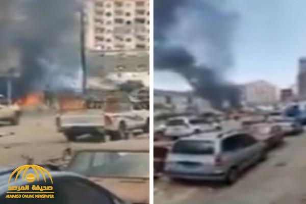 شاهد: لحظة انفجار سيارة مفخخة يستهدف موكب محافظ عدن.. والكشف عن عدد القتلى
