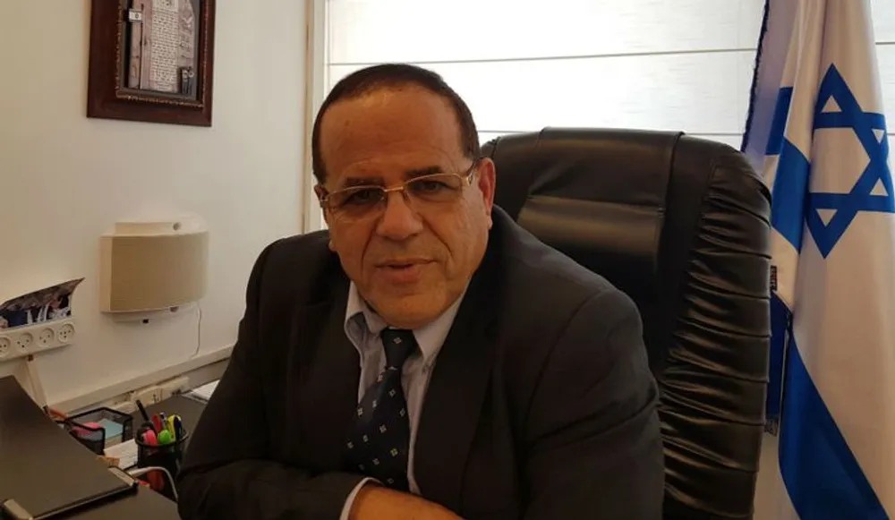 وزير إسرائيلي سابق يكشف لأول مرة عن اسم دولة عربية أجرت لقاءات سرية مع إسرائيل بهدف التطبيع