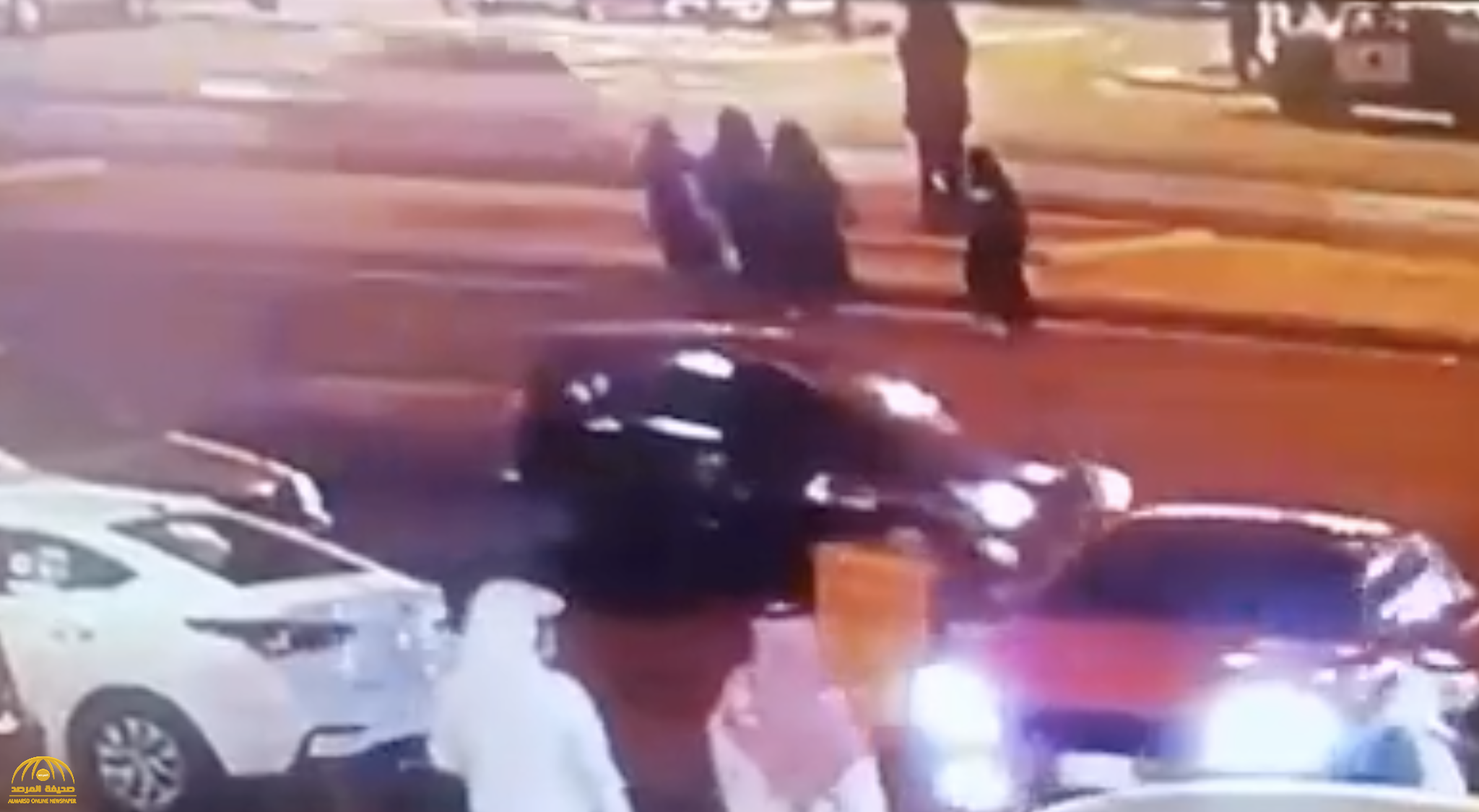 حادث مروع .. شاهد : لحظة دهس 3 فتيات أثناء عبورهن طريق سريع بخميس مشيط