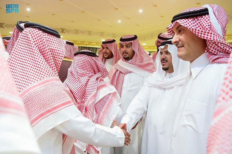 بالصور.. الأمراء والمسؤولين يقدمون التعازي بوفاة الأمير سعود بن عبدالرحمن