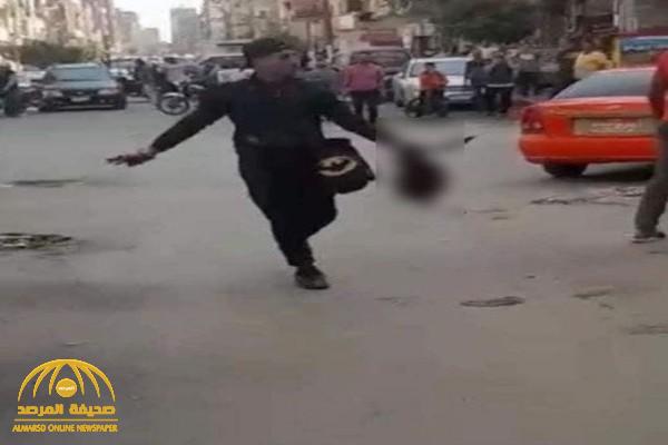 جريمة بشعة تهز مصر .. شاهد..شاب يقتل صديقه ذبحاً ويتجول برأسه وسط شارع عام  والكشف عن دافع الجريمة