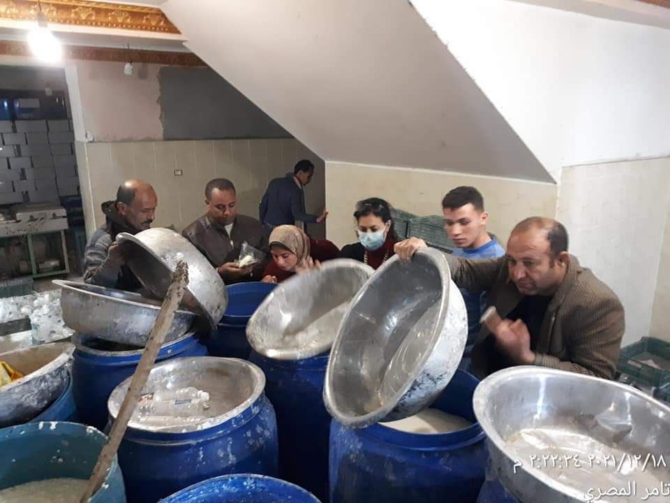 مصر .. شاهد : أول صور للجبن المصنوع من "معجون الحوائط" بعبوات بلاستيكية معد للتسويق