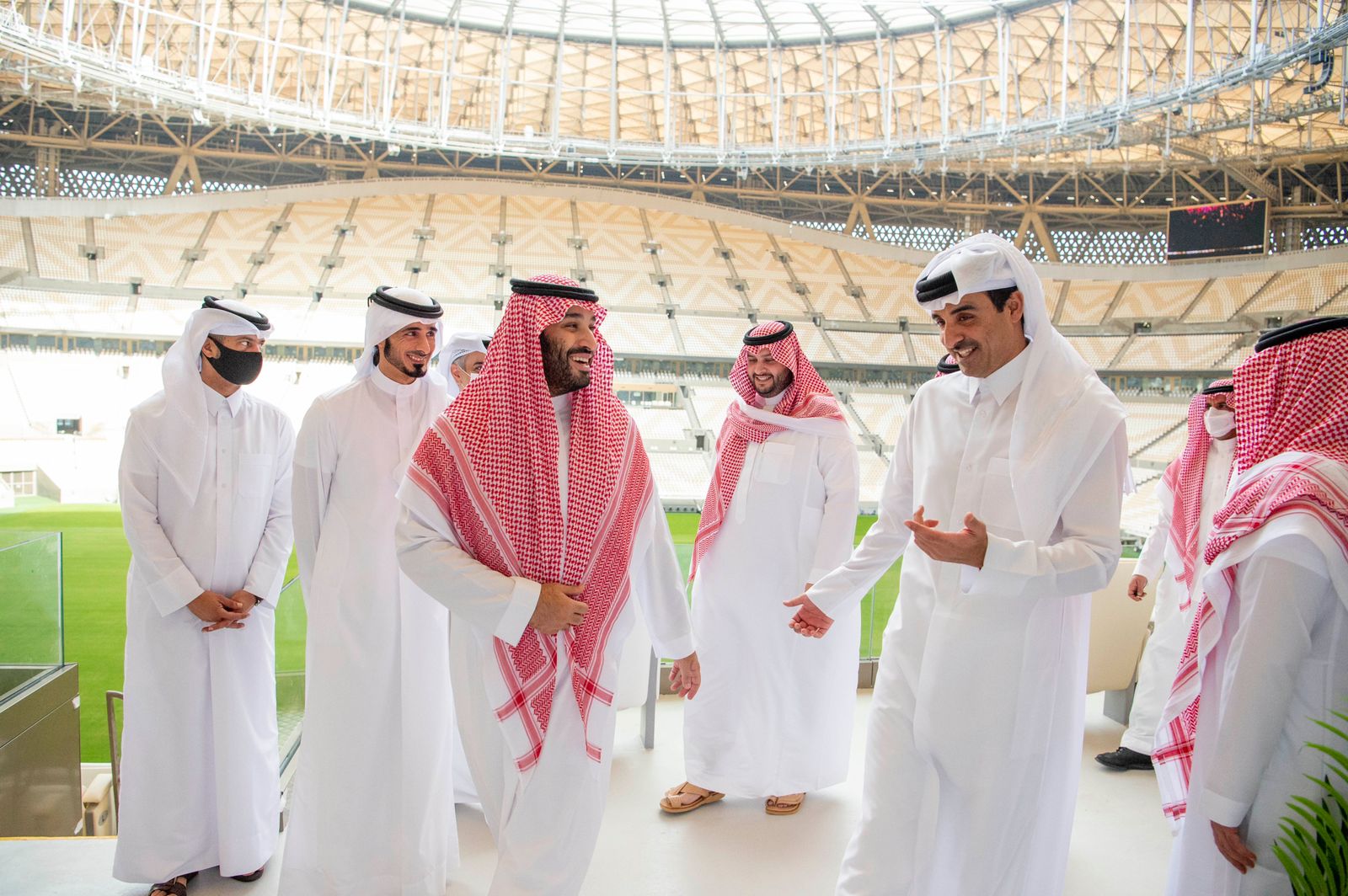 شاهد: ولي العهد وأمير قطر يزوران استاد لوسيل في الدوحة
