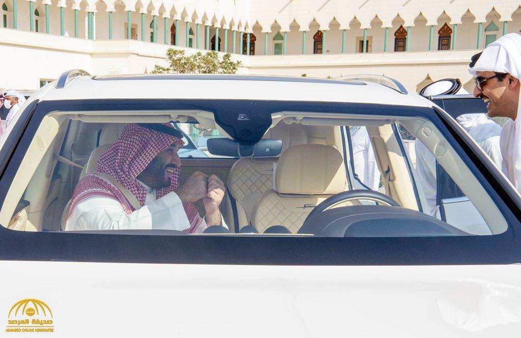 شاهد: صورة عفوية تجمع ولي العهد الأمير محمد بن سلمان وأمير قطر