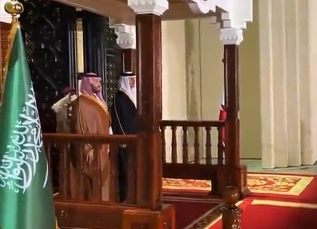 شاهد.. لحظة أداء الحرس الأميري القطري التحية لـ"ولي العهد" وعزف النشيد الوطني السعودي