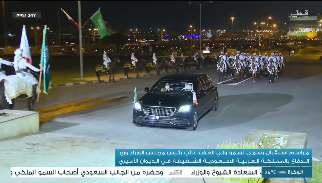 شاهد: موكب مهيب للأمير محمد بن سلمان في الدوحة.. وخيول الحرس الأميري القطري ترافق سيارته