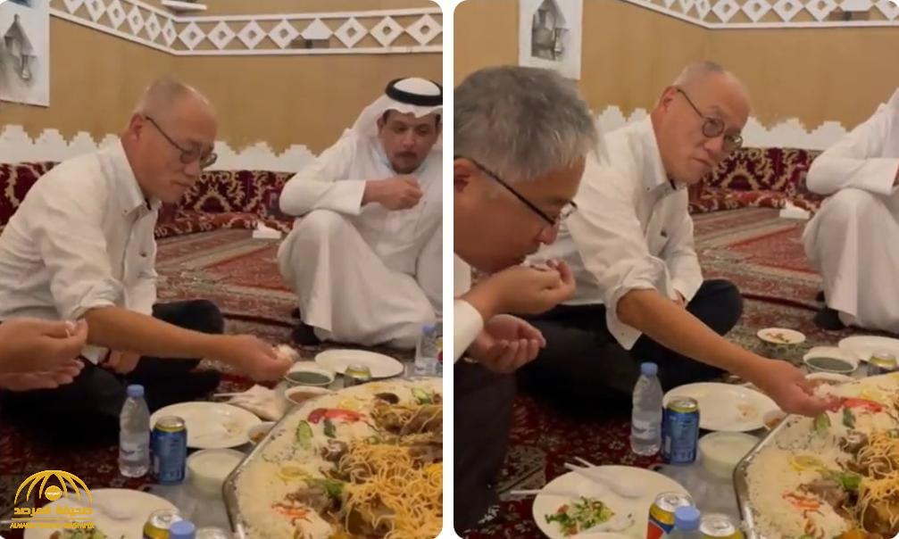 فيديو جديد.. شاهد: سفير اليابان بالسعودية يتناول المفطح بيده في تبوك