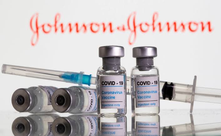 أمريكا توجه ضربة قوية للقاح "جونسون".. وتوصي باستخدام هذين اللقاحين بدلا منه!