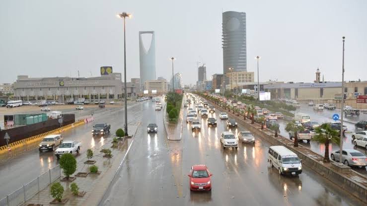 الرياض تشهد أول قطرة مطر.. "المسند" يكشف عن المناطق المعرضة لسقوط أمطار اليوم بالمملكة!