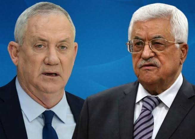 كشف تفاصيل لقاء عباس مع وزير الدفاع الإسرائيلي في منزل الأخير بتل أبيب