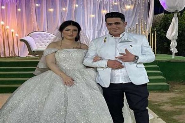 مصر: عروسان يحتفلان بزفافهما في إحدى القاعات وسط أجواء من الفرحة.. وعند عودتهما إلى شقتهما كانت الصدمة -صور وفيديو