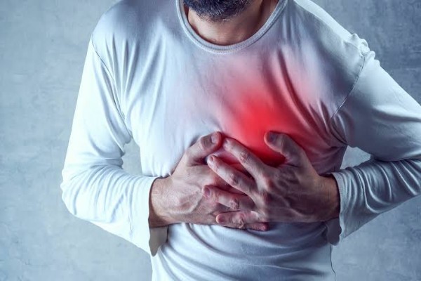 الكشف عن علامات تحذيرية تشير إلى الإصابة بالنوبة القلبية