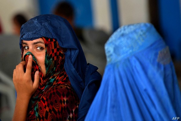 "طالبان" تعيد أفغانستان إلى عصور الظلام وتحظر تشغيل الموسيقى ونقل النساء في السيارات بدون حجاب