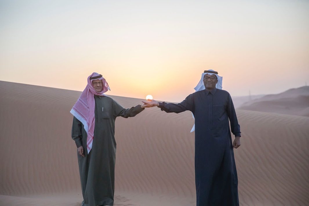 شاهد.. "الأمير عبد العزيز بن سلمان" في رحلة برية مع وزير الطاقة البريطاني