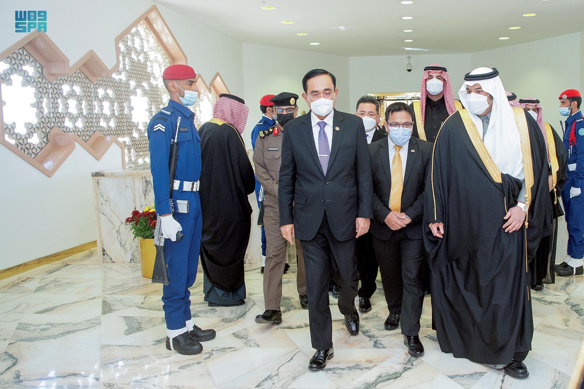 شاهد .. لحظة وصول رئيس وزراء تايلند إلى الرياض في زيارة رسمية للمملكة