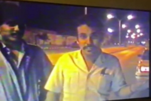 شاهد: مواطنان يستضيفان "مصور" تاه في الدمام ليلاً قبل 39 عاماً.. وبعد نشر الفيديو عبر "التيك توك" كانت المفاجأة!