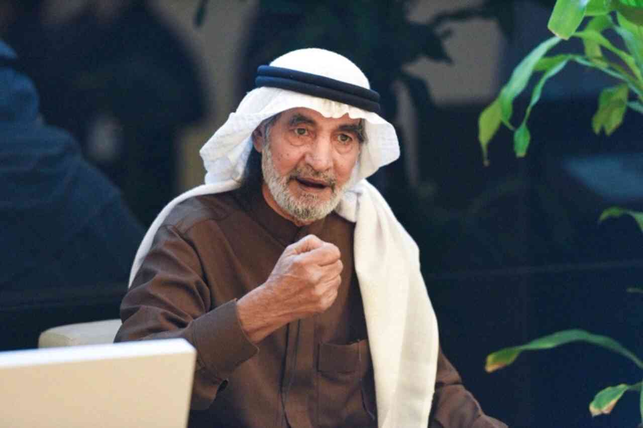 وفاة المفكر والمخرج المسرحي علي الهويريني عن عمر يناهز 77 عاما