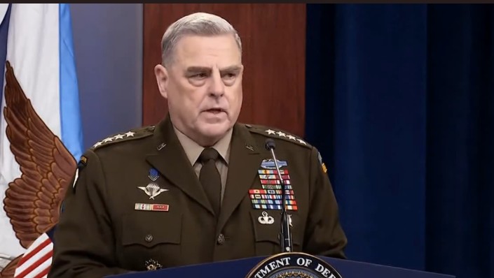 شاهد: رئيس هيئة الأركان الأمريكي يكشف موقف حلف الناتو في حال اجتاحت روسيا أوكرانيا