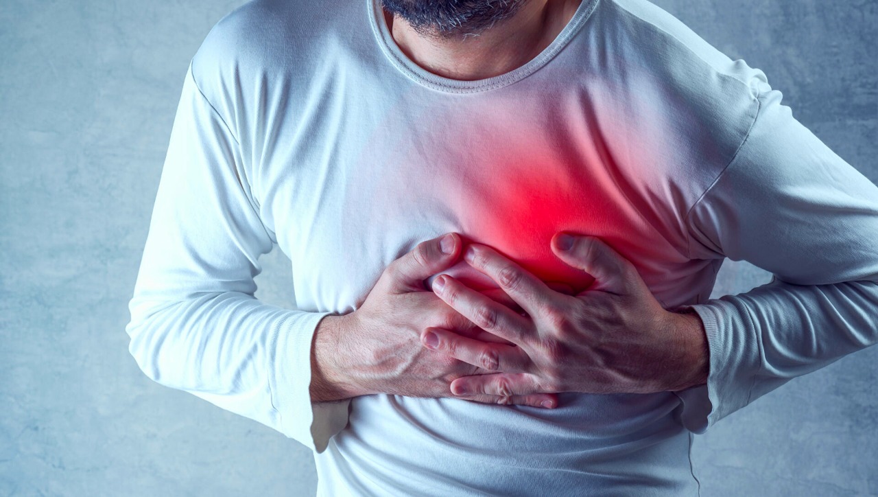 لماذا تزداد النوبات القلبية في الشتاء؟ .. جراح أوعية دموية يجيب ويكشف طرق الوقاية