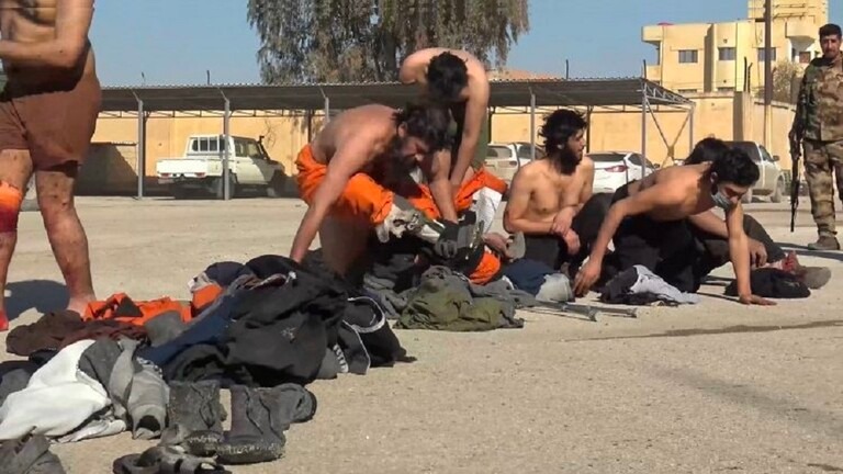 شاهد .. لحظة اعتقال سجناء من "داعش" حاولوا الفرار من سجن بالحسكة في سوريا