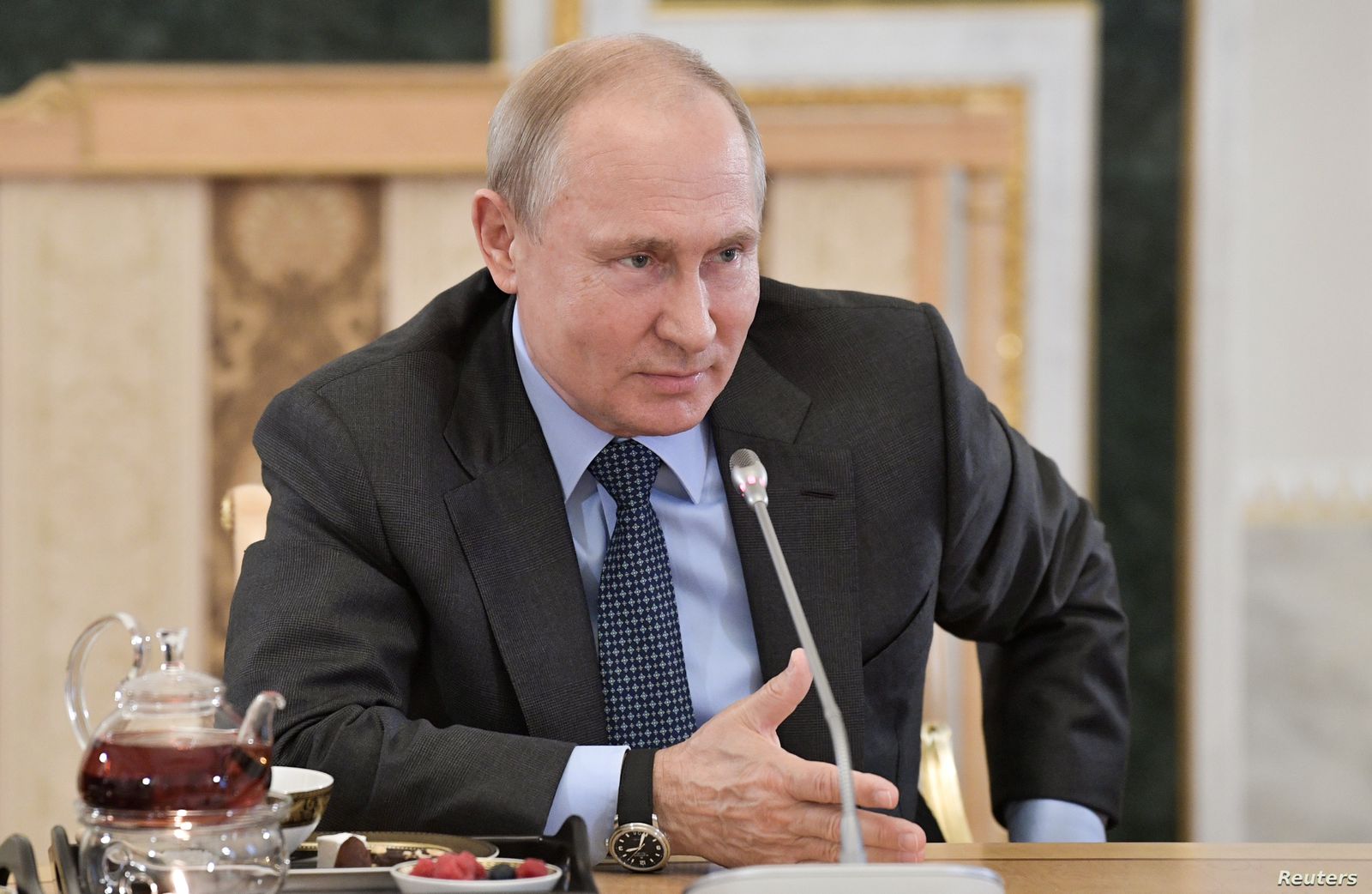 مقرب من الرئيس الروسي يكشف عن نوايا "بوتين" الحقيقية في غزو أوكرانيا ويحدد المدة الزمنية لإنهاء المهمة