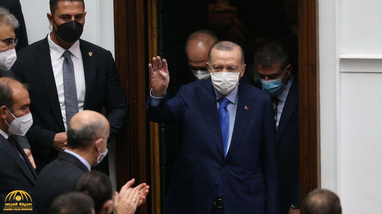 "بعد أنباء عن وجود اضطرابات خطيرة داخل الحزب".. استقالة 872 عضوًا من حزب أردوغان بشكل جماعي