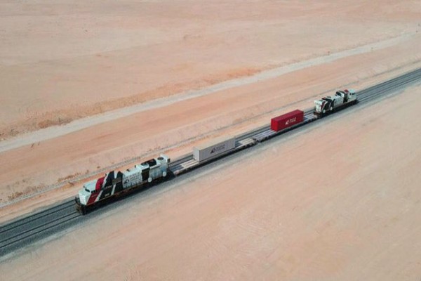 السعودية تعتزم إنشاء أضخم مشروع نقل للسكك الحديدية لربط المدن بالدول المحيطة.. والكشف عن تكلفته 