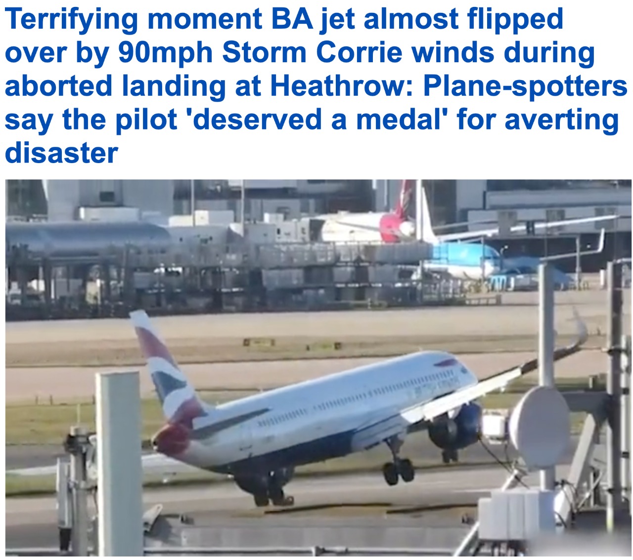 شاهد.. لحظة هبوط فاشلة لطائرة بريطانية في مطار هيثرو.. وإشادة بالطيار الذي تجنب وقوع كارثة